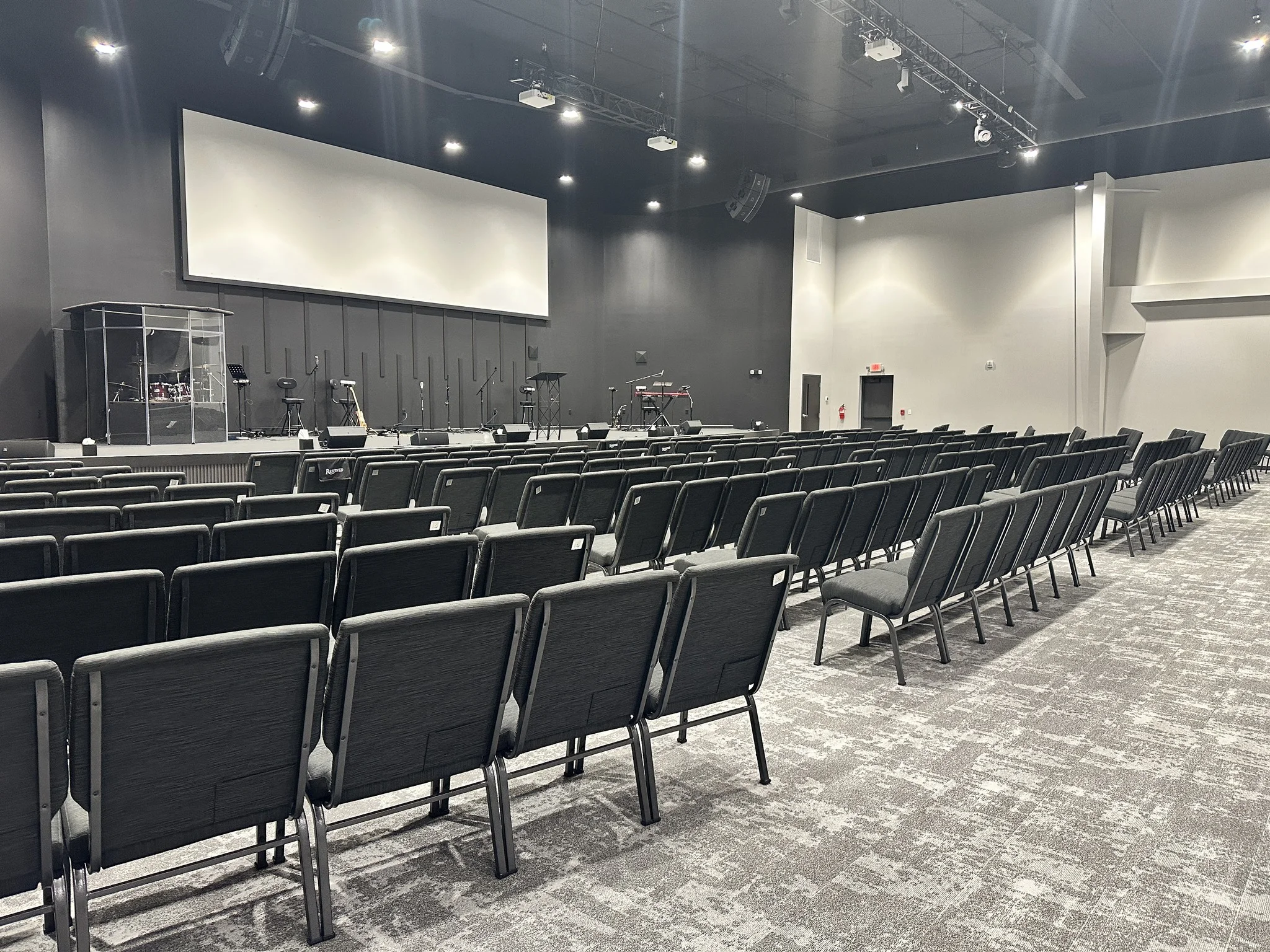5 Key Features to Look for in High-Quality Worship Chairs hero image